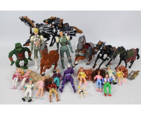 Dungeons and Dragons - TH3 Project - Swans Crossing - MOTU. A selection on Twenty plus loose figures in Good to Excellent con