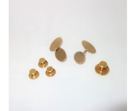 FOUR 18CT YELLOW GOLD DRESS STUDS, weight 3.7gm and a pair of 9ct yellow gold oval shaped cufflinks, weight 6gm