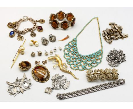 A&nbsp;mixed collection of various items including costume, vintage brooches, bracelets, including a charm style version, pas