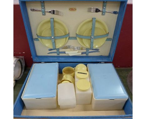A Sirram picnic set