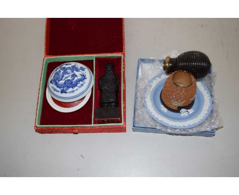 Mixed Lot: Modern boxed Chinese seal and wax, Victorian door knob, small Wedgwood dish marked National Honey Show and a furth