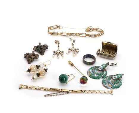 A collection of gold, silver and base metal jewellery, to include a 9ct gold gate bracelet, hallmarked London, a silver vinai