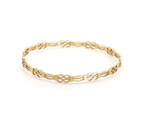 An early 20th century 9ct gold pierced bangle, with an open wire design, inner diameter approximately 77mm, Birmingham 1925, 