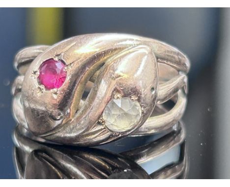 9ct Gold ring set with white stone & ruby Weight 5.5g Size V 