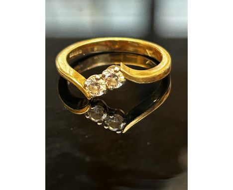 18ct Gold ring set with 2 diamonds. Weight 2.9g Size M 
