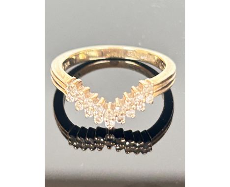9ct Gold wishbone ring set with diamonds Size M 2.2g 