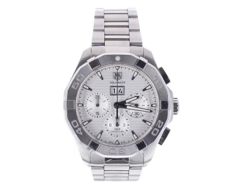 Tag Heuer automatic chronograph wristwatch with box, papers & spare links. Very slight use wear to case as expected, keeping 