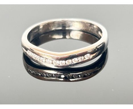 9ct White gold ring set with diamonds Size K 2.2g 
