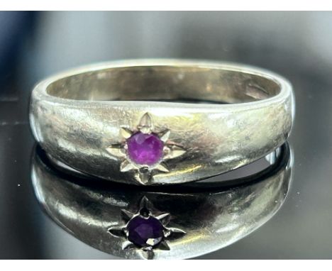 9ct Gold gents ring set with ruby Weight 4.4g Size W 