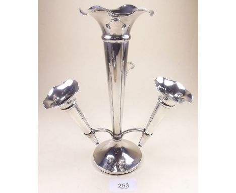 A small silver four branch epergne - Birmingham 1942 - 22.5cm