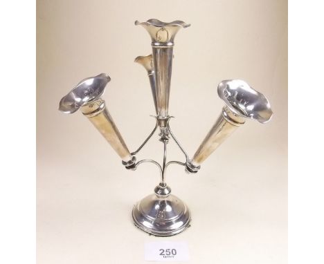 A small Edwardian silver epergne - Birmingham 1907 - 18cm