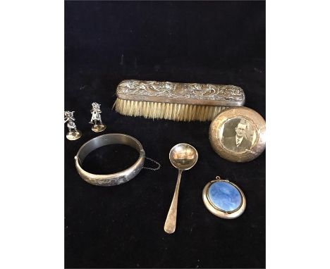 A selection of silver items to include a compact, spoon, brush etc.