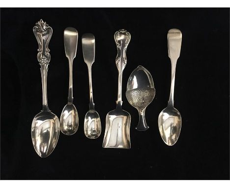 A selection of hallmarked silver items to include caddy spoon, teaspoons etc (131g)