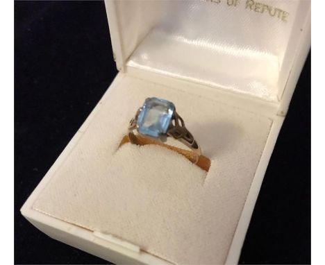 A 9ct gold Aquamarine ring.