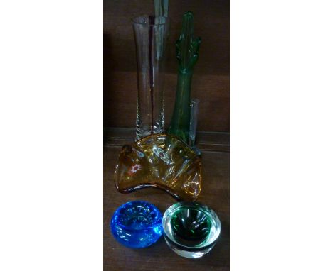 Six items of art glass