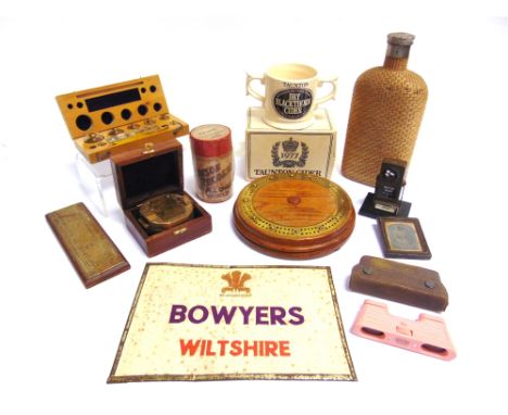 ASSORTED COLLECTABLES  comprising an S.S. Mataroa souvenir perpetual desk calendar by Hinkels of London (lacking two of six d