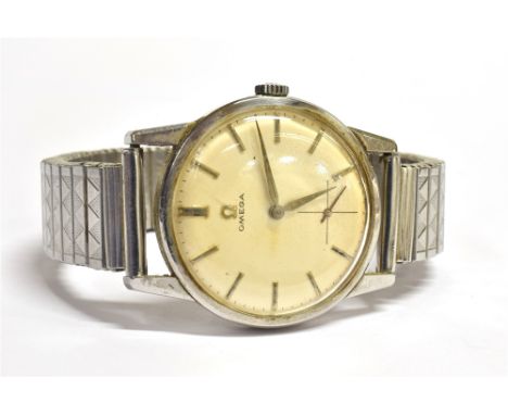 A GENT'S VINTAGE OMEGA STEEL WATCH round domed steel dial with subsidiary seconds dial to steel head, 34mm case size, plain s