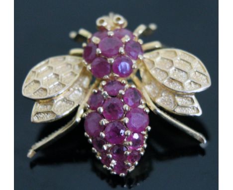 A hallmarked 14ct gold and ruby cluster brooch formed as a bee, length 25mm, gross weight 6.5g.  