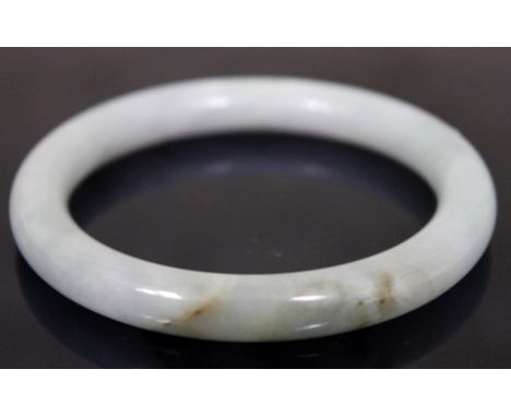 A jade bangle, diameter 7.5cm, weight 41.5g.  