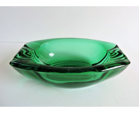 Vintage Green Art Glass Dish. A wonderful art deco style dish 15cm wide and 5cm high. Condition: Excellent no chips or cracks