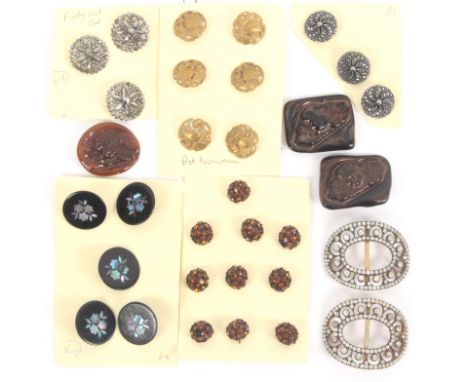 Buttons and a pair of buckles, comprising a set of five papier mache buttons inset with mother of pearl flowers and leaves, 2