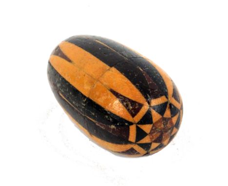 A Tunbridge stick ware thimble case, of egg form with star end pattern, 4cm.Ê