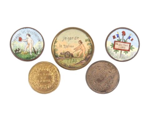 Buttons - five late 18th Century French revolutionary buttons comprising a painted example with cannon and inscribed 'je gard