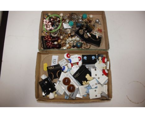 Two trays of vintage pierced ear-rings 
