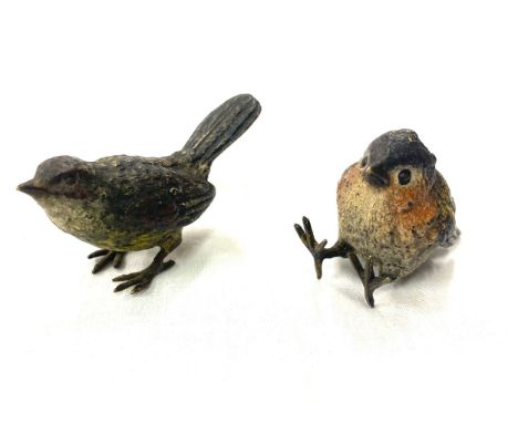 Small cold painted bronze birds depose 803 marks to the base, measures approx 1.5 inches by 1.5inches 