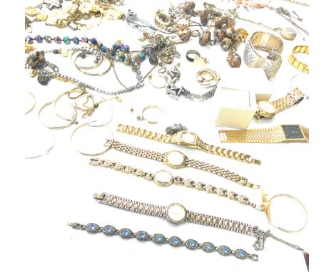 Box of vintage and later costume jewellery 