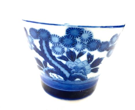 Antique vintage blue and white oriental Chinese cup, approximate height 6.5cm 