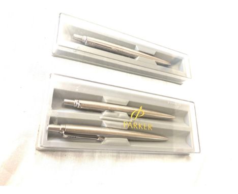 3 Boxed vintage parker ball point pens 