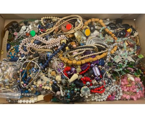 Box of vintage costume jewellery 