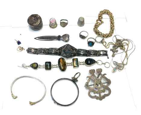 Antique vintage silver items includes pillbox thimbles rings bookmark etc 