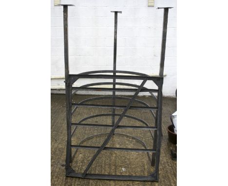 A galvanized metal style with a gate. L95cm x D97cm x H185cm