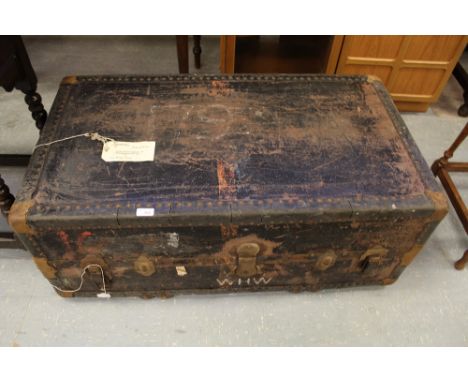 Large fitted travel trunk
