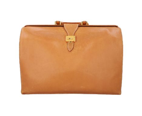HERMÈS VINTAGE Doctors Bag, Koll. 1992. Naturbelassenes Leder in Hellbraun mit vergoldeter Hardware. Laschenverschluss, ein G