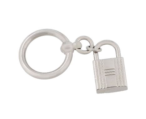 HERMÈS Twilly Ring "CADENAS" , akt. NP.: 165,-€. Mini Charm Vorhängeschloss aus Messing mit Palladium-Finish. Box und Staubbe