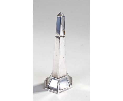 George V silver table lighter, Birmingham 1912, the angled body with hinged lid and splayed base, 15cm high