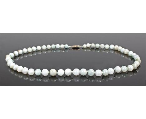 Chinese jade necklace, with a row of sphere jade links, 60cm long