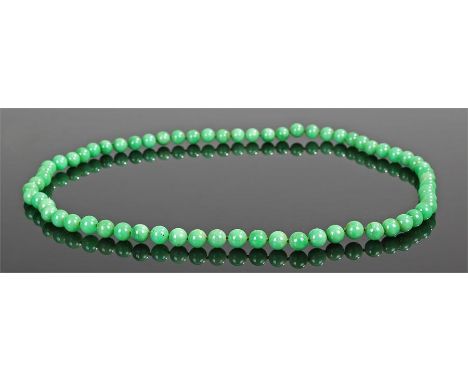 Chinese spinach jade necklace, with a row of sphere jade links, 87cm long 