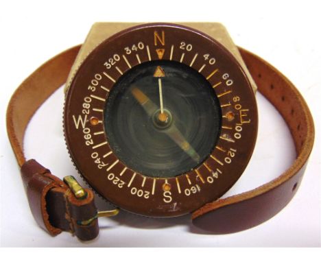 ASSORTED COLLECTABLES comprising a Second World War U.S. Army / Airborne wrist compass by Taylor, complete with leather strap