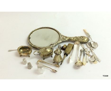 Twenty two plated item to include thimbles, knifes and mirrors