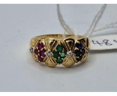 A triple cluster stone ring of ruby, emerald and sapphires, 14ct, size S, 3.9 g.