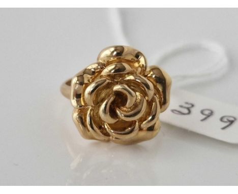 A rose design ring, 9ct, size R, 4.9 g.