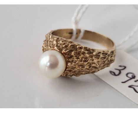 A pearl set ring, 9ct, size N, 4.2 g.