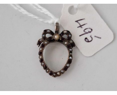 A small antique garnet and pearl set heart pendant