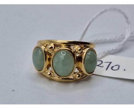 A three stone jade ring, 14ct, size P, 4.4 g.