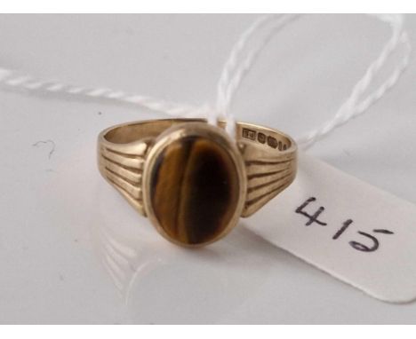 A cat’s eye signet ring, 9ct, size N, 2 g