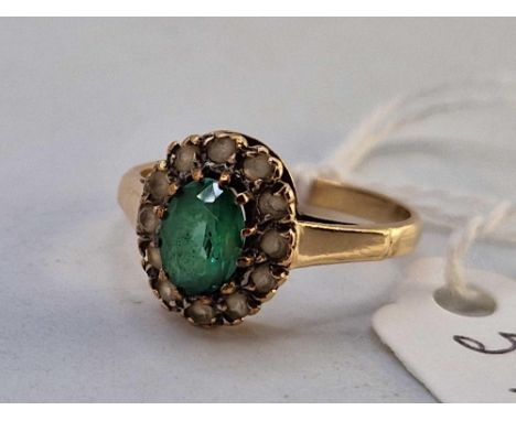 A green and white stone dress ring, 9ct, size M, 2.2 g.